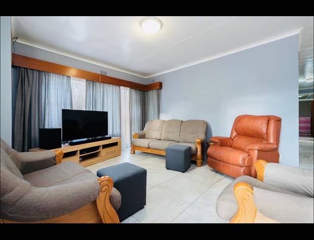4 BEDROOM FREEHOLD FOR SALE IN BRACKENHURST